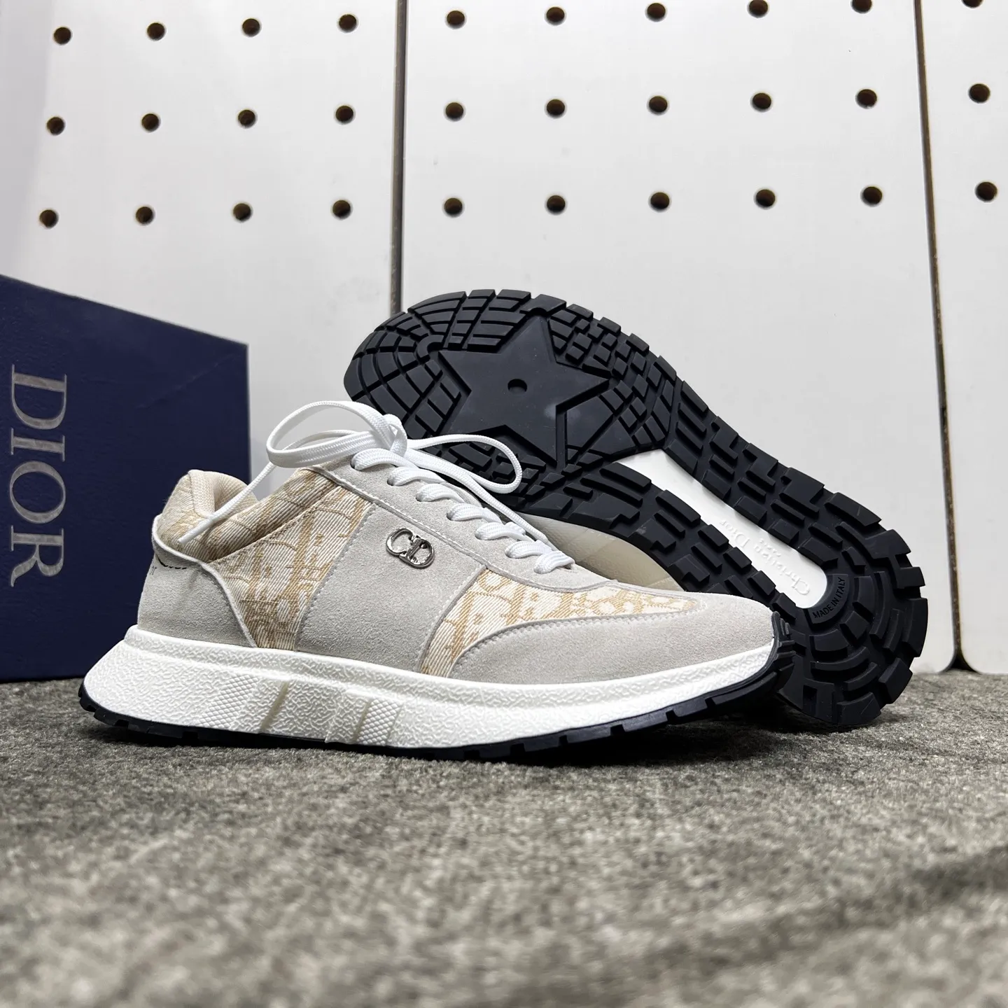 Factory price: 438💰【DIAo·Dior】Original quality.~ Unique modern style sneakers. 🏃A must-have casual shoe for trendy men😍😍 Original brand imported from Italy, imported original leather, sheep lining (refuses to discolor and grind feet) Sole: Original sole provided by the original factory, French lazy style design ⚠️Fit to the feet, original quality, super comfortable original sole. It’s like shooting the real thing 🎬The real thing is better, high-quality sneakers, size: 38-44, custom-made 45